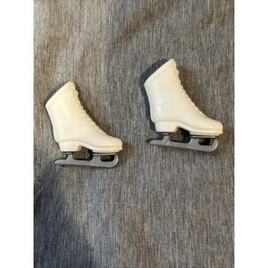 Vingage 1990s Barbie Doll white‎ ice skates holiday